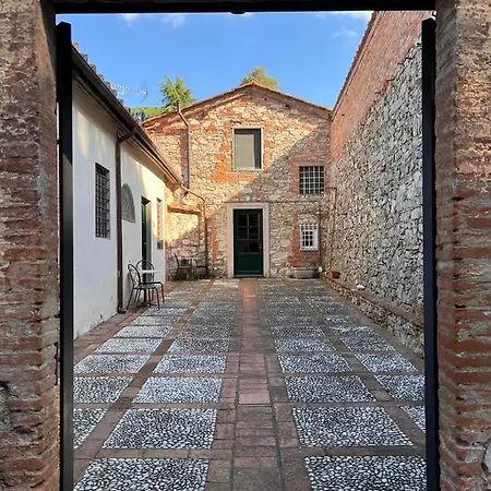 Borgo Al Canto Degli Alberi * Lucca